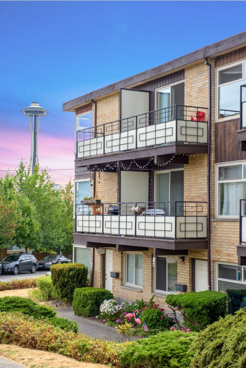 Apartment for rent at 570 Ward St, Seattle, WA 98109