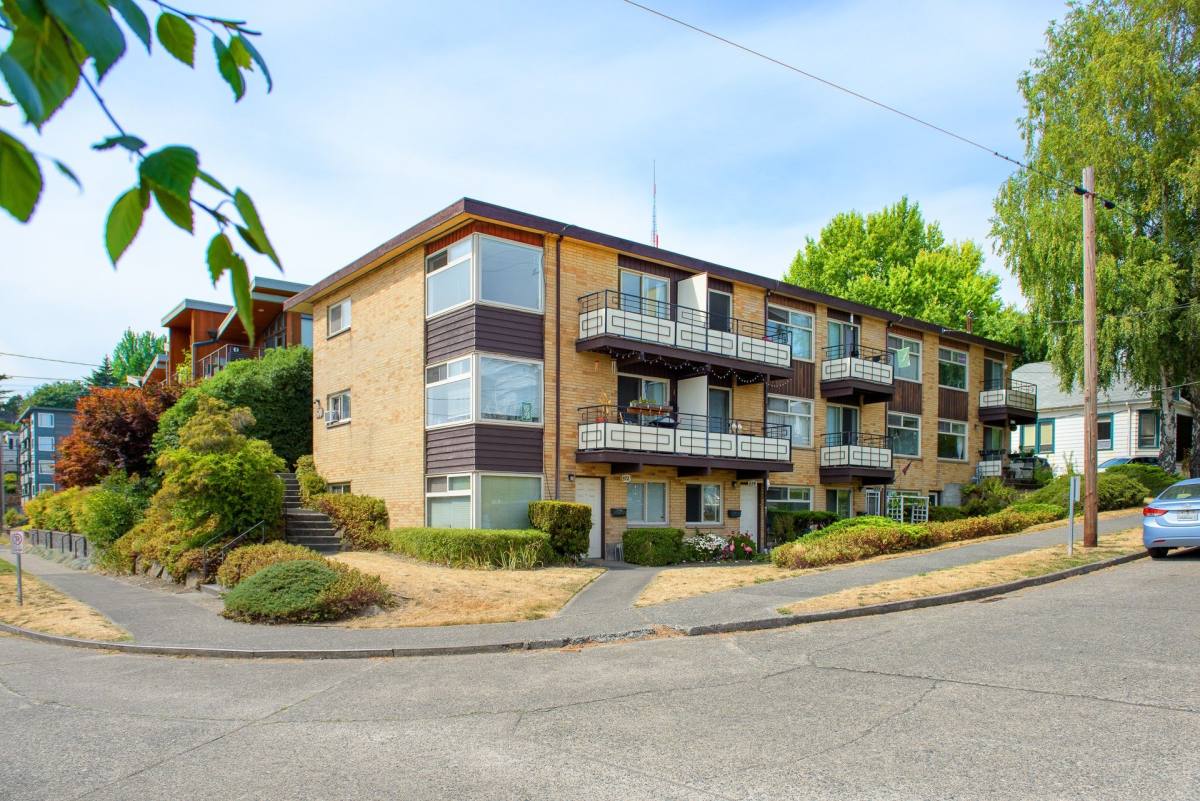 Apartment for rent at 570 Ward St, Seattle, WA 98109