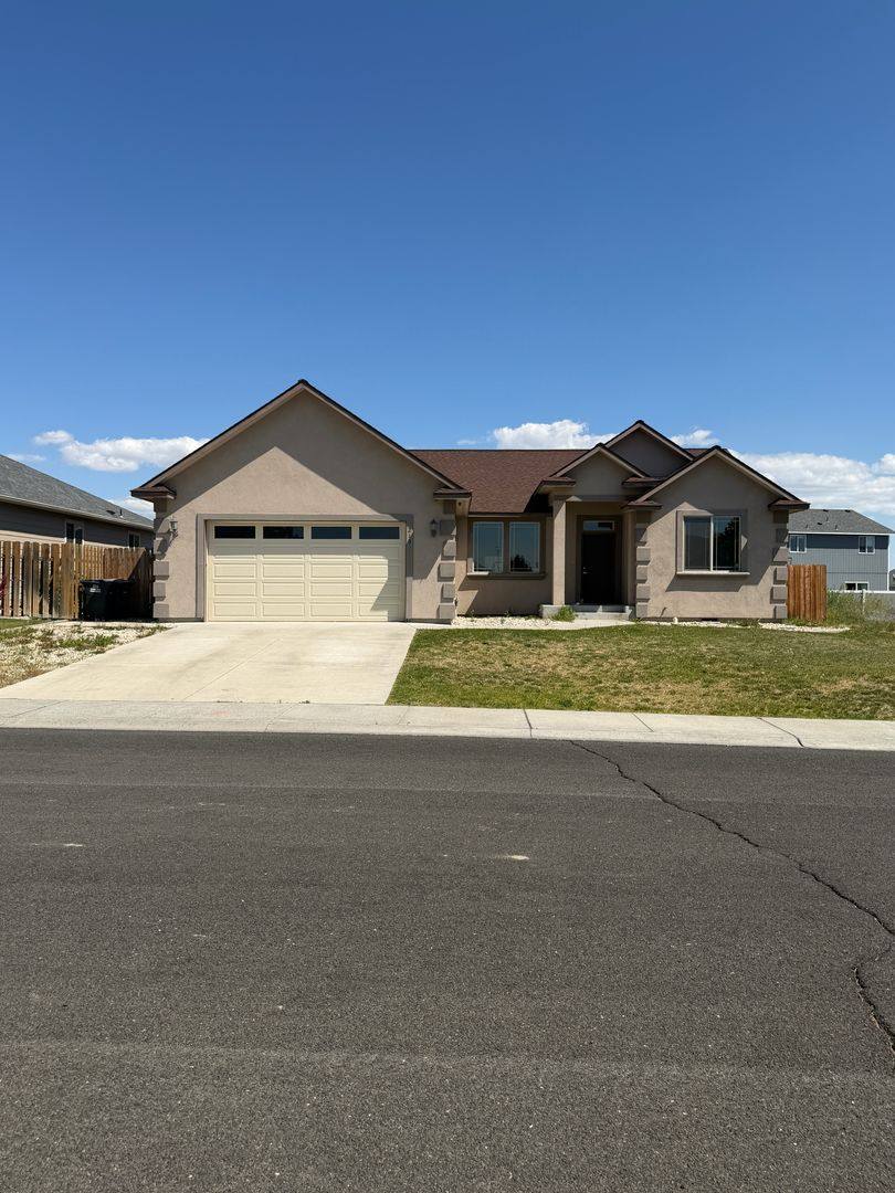House for rent at 215 N Wellington St, Moses Lake, WA 98837