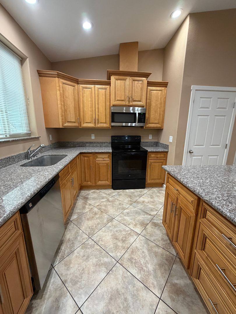 House for rent at 215 N Wellington St, Moses Lake, WA 98837