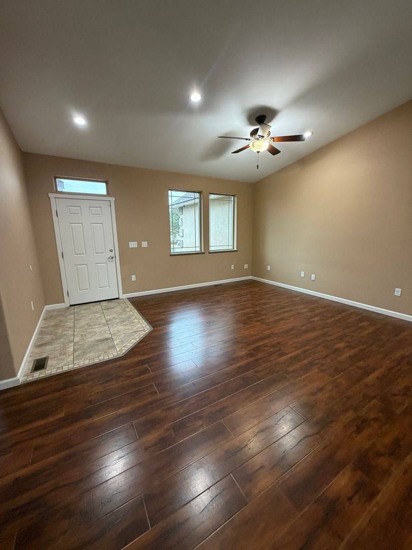 House for rent at 215 N Wellington St, Moses Lake, WA 98837