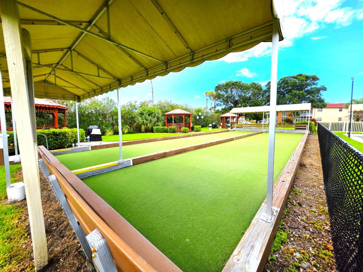 Apartment for rent at 33 Pine Arbor Lane, Vero Beach, FL 32962