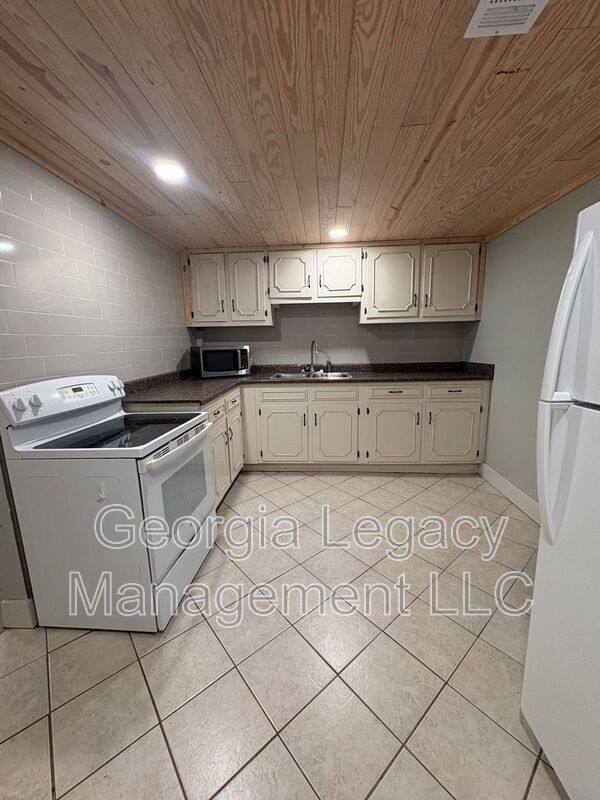 House for rent at 2538 Cleveland Rd, Bogart, GA 30622