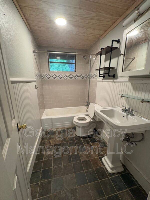 House for rent at 2538 Cleveland Rd, Bogart, GA 30622