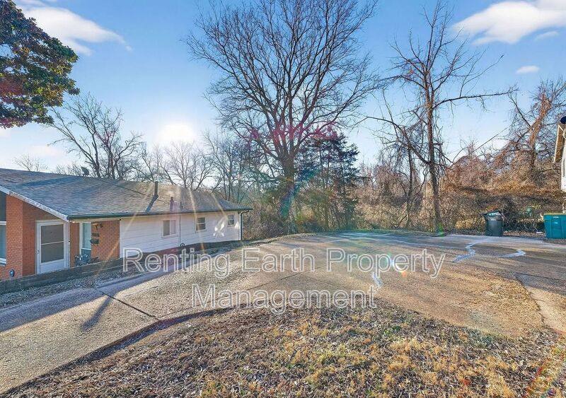 House for rent at 8908 Scottdale Ave, Saint Louis, MO 63136