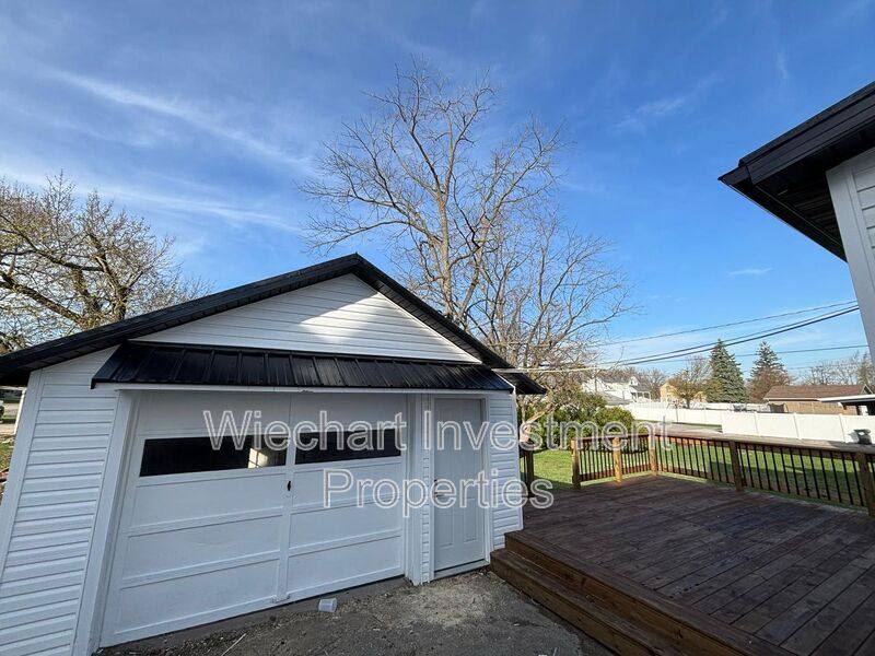 House for rent at 358 Cherry St, Bluffton, OH 45817