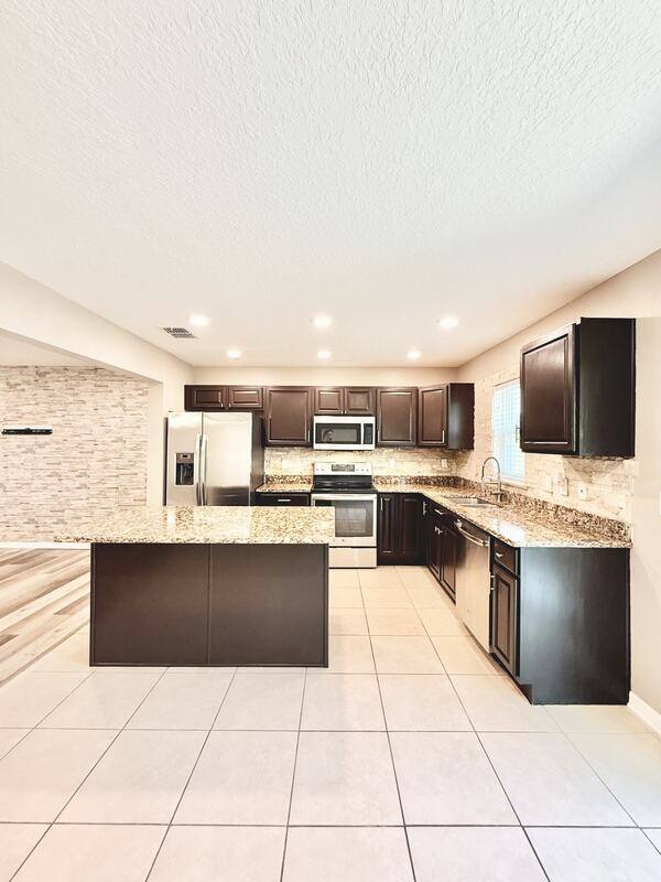 Townhouse for rent at 3824 Exeter Lane, Lakeland, FL 33810