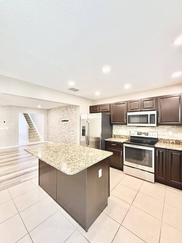 Townhouse for rent at 3824 Exeter Lane, Lakeland, FL 33810