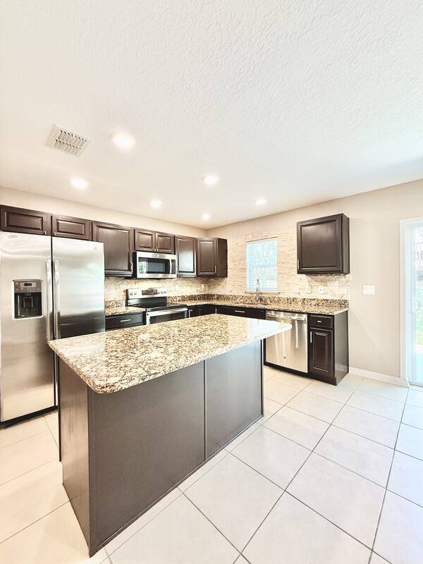 Townhouse for rent at 3824 Exeter Lane, Lakeland, FL 33810