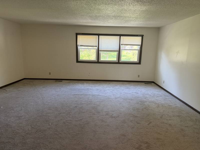 Apartment for rent at 524 Breezy Point Dr #3, Clinton, IA 52732