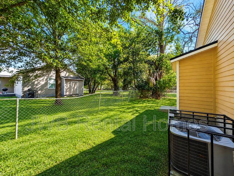 House for rent at 1149 28th St W, Jacksonville, FL 32209