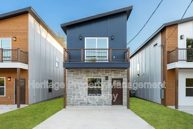 House for rent at 214 Cooper St, San Antonio, TX 78210