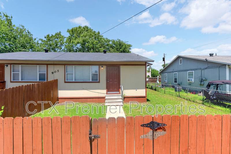 Apartment for rent at 905 Parmer Ave #B, Killeen, TX 76541