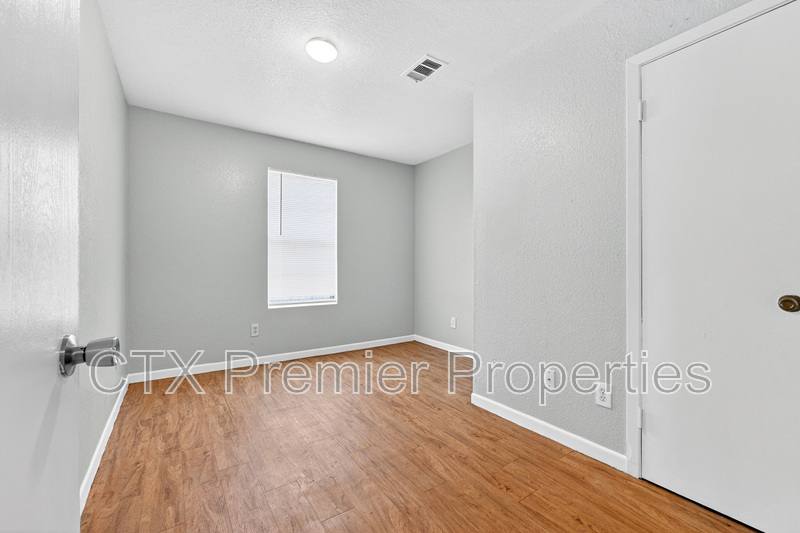 Apartment for rent at 905 Parmer Ave #B, Killeen, TX 76541