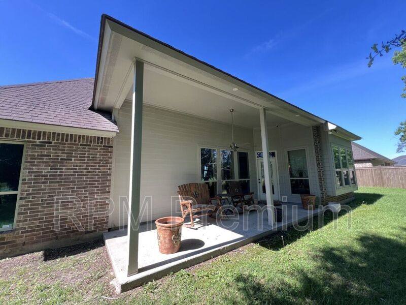 House for rent at 2913 Country Lakes Ave, Zachary, LA 70791