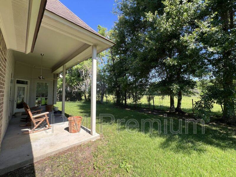 House for rent at 2913 Country Lakes Ave, Zachary, LA 70791