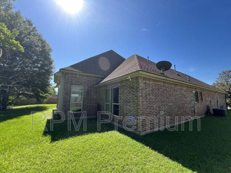 House for rent at 2913 Country Lakes Ave, Zachary, LA 70791