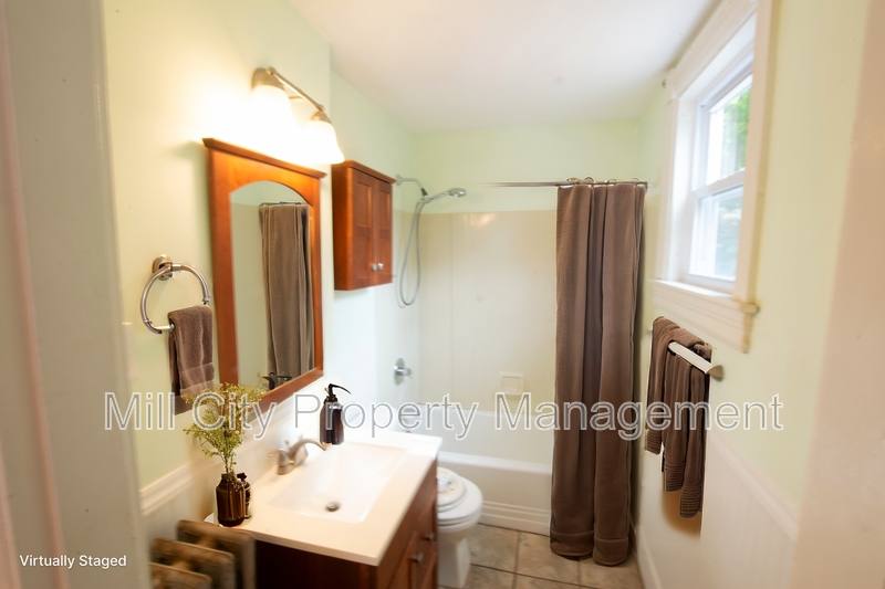 Apartment for rent at 195 Sagamore St #2, Manchester, NH 03104