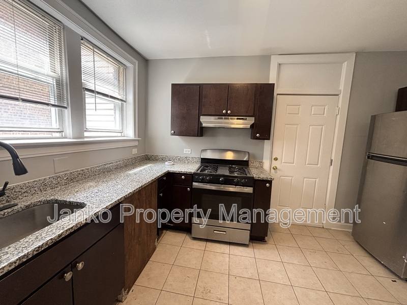 Apartment for rent at 8000 S Champlain Ave #2, Chicago, IL 60619