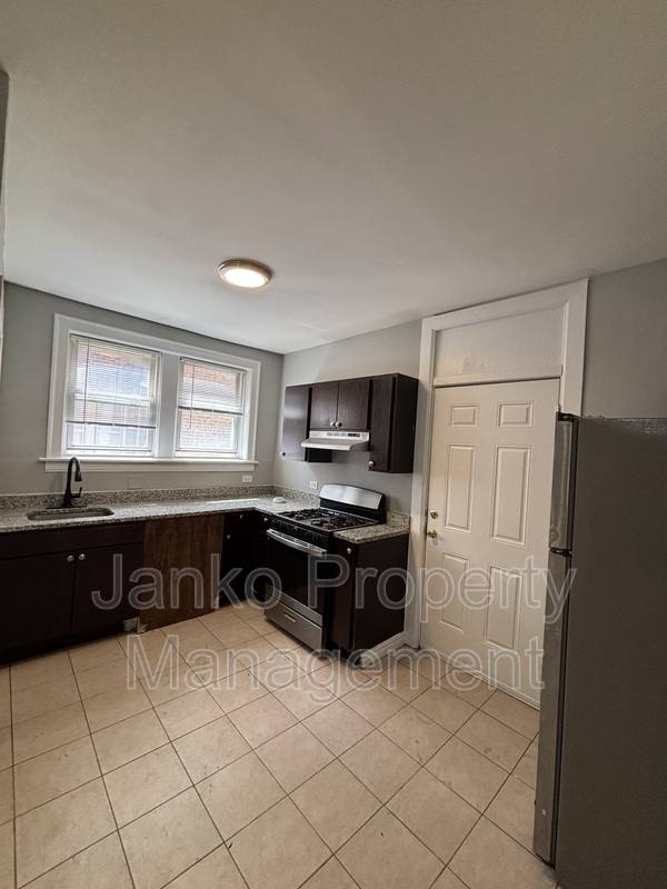 Apartment for rent at 8000 S Champlain Ave #2, Chicago, IL 60619