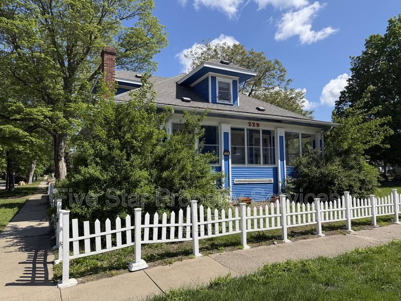 Apartment for rent at 229 W Allen St, Springfield, IL 62704