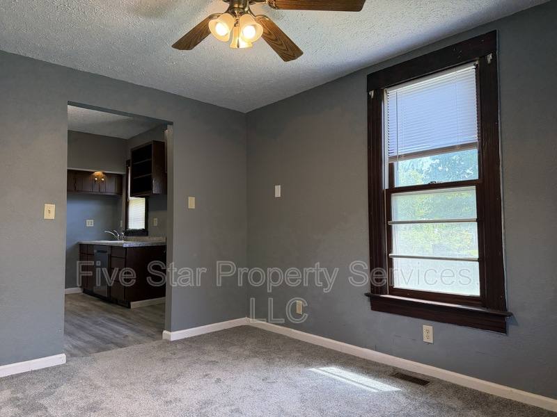 Apartment for rent at 229 W Allen St, Springfield, IL 62704