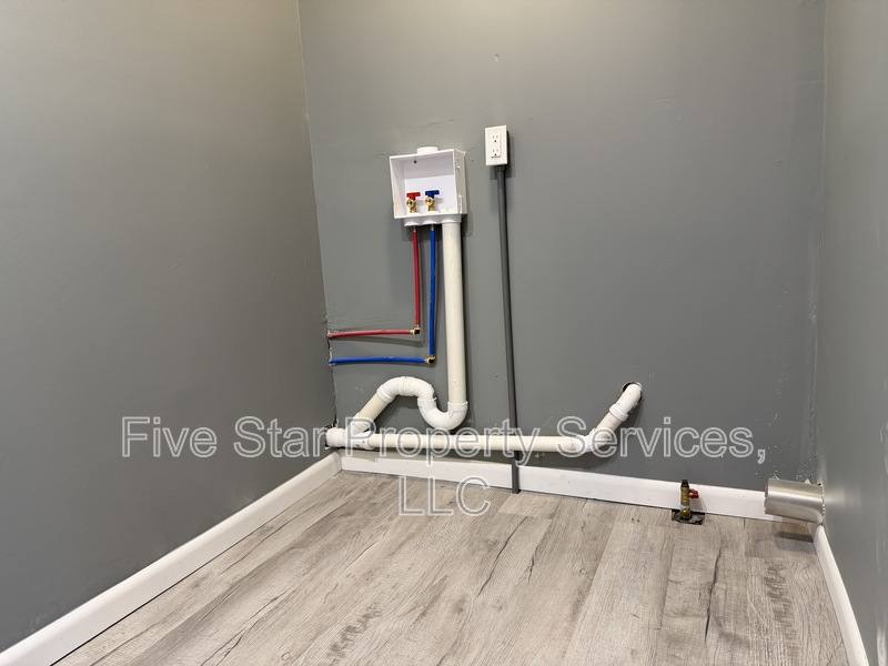 Apartment for rent at 229 W Allen St, Springfield, IL 62704