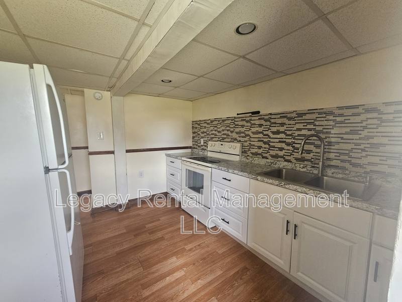 Apartment for rent at 533 W Shawnee Ave - 1st #1, Plymouth, PA 18651