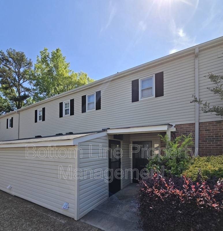 Townhouse for rent at 5949 Quail Hollow Rd #D, Charlotte, NC 28210