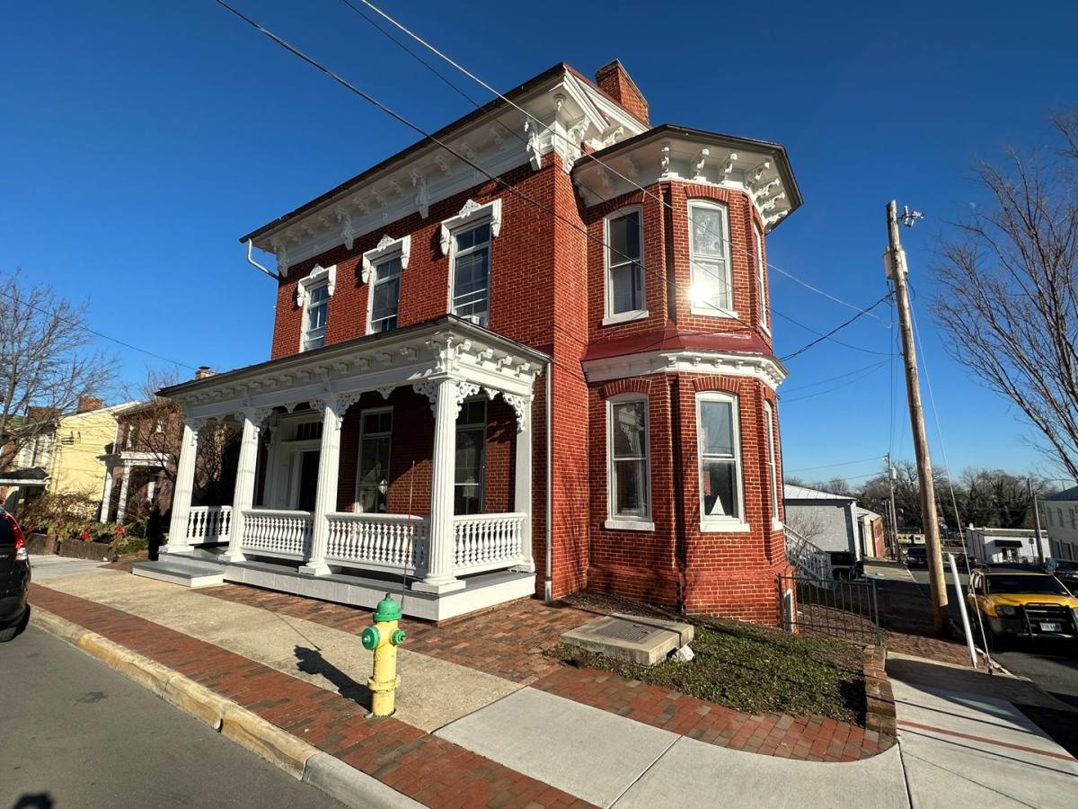Apartment for rent at 418 N Loudoun St, Winchester, VA 22601