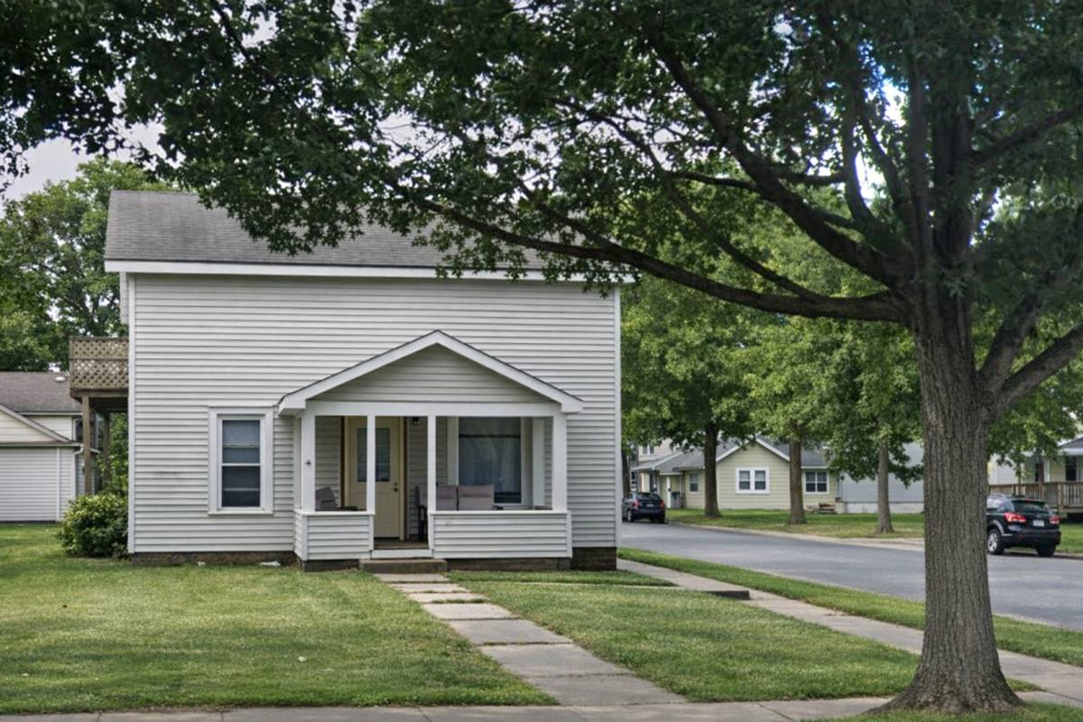 Apartment for rent at 324-324 1 2 5th Ave, Eau Claire, WI 54703
