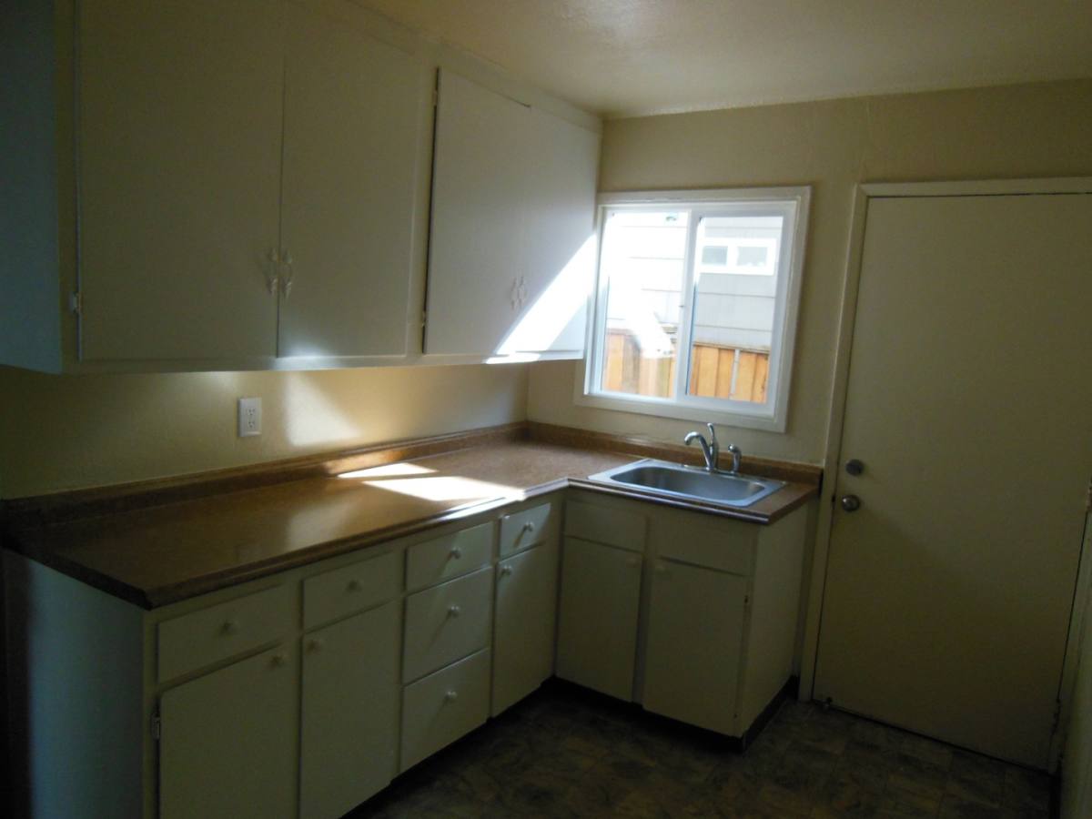 Apartment for rent at 439-441 Alden St, Redwood City, CA 94063