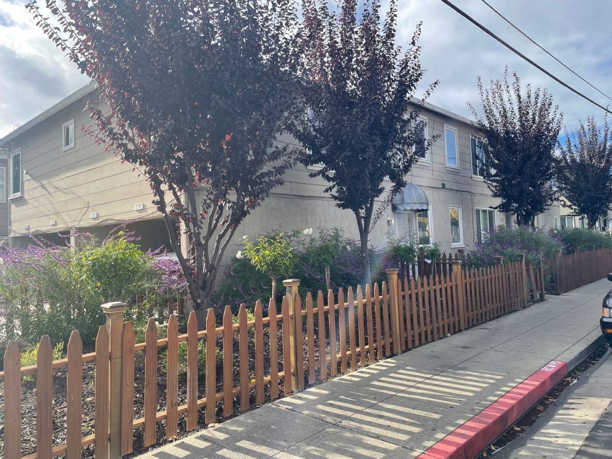 Apartment for rent at 439-441 Alden St, Redwood City, CA 94063