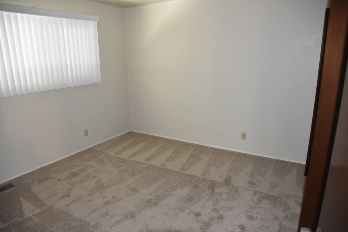Apartment for rent at 1839 Woodside Rd, Redwood City, CA 94061