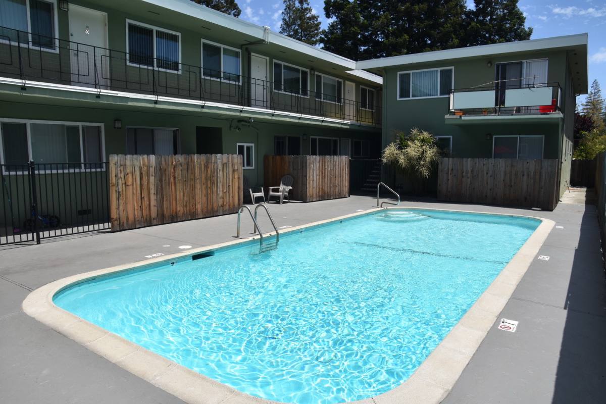 Apartment for rent at 1839 Woodside Rd, Redwood City, CA 94061