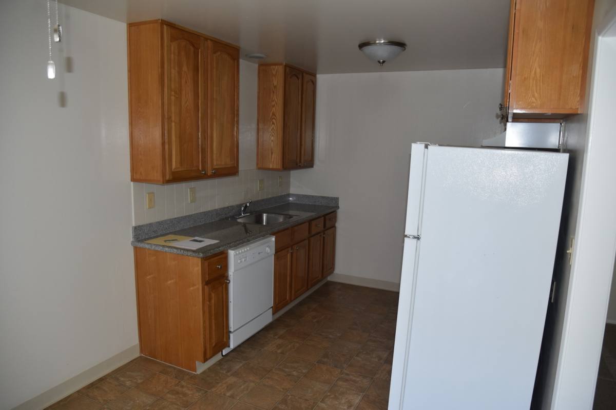 Apartment for rent at 1839 Woodside Rd, Redwood City, CA 94061