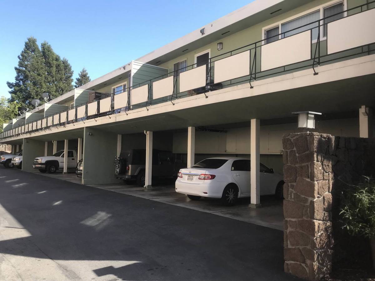 Apartment for rent at 1839 Woodside Rd, Redwood City, CA 94061