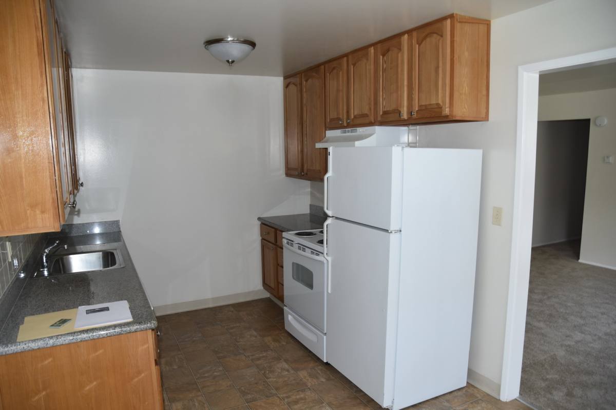 Apartment for rent at 1839 Woodside Rd, Redwood City, CA 94061