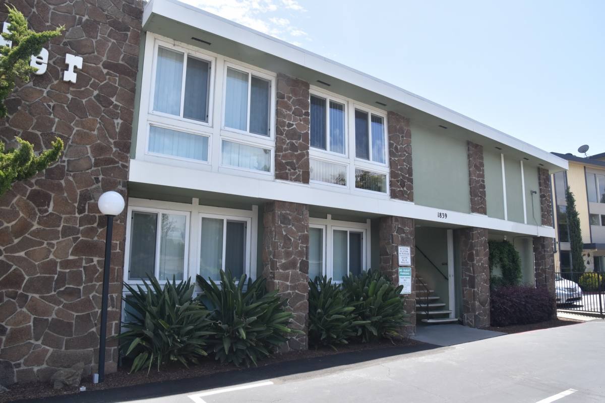 Apartment for rent at 1839 Woodside Rd, Redwood City, CA 94061