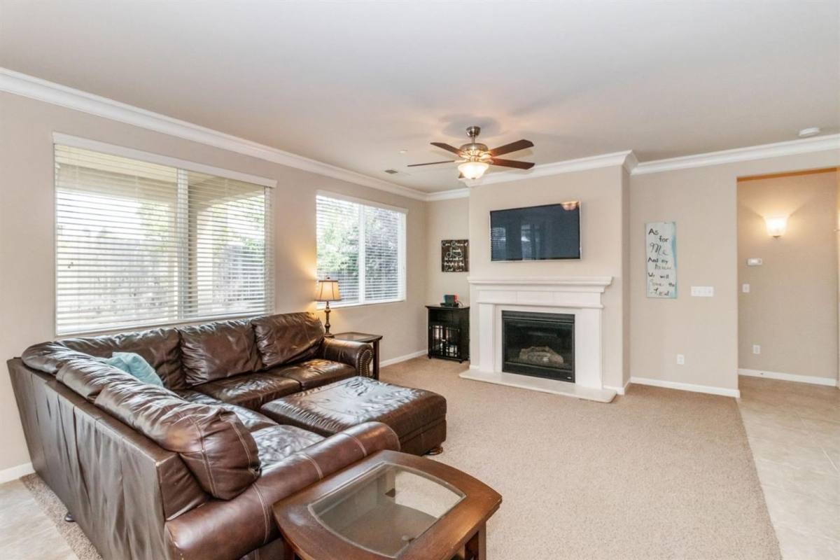 House for rent at 837 Maine Ave, Clovis, CA 93619
