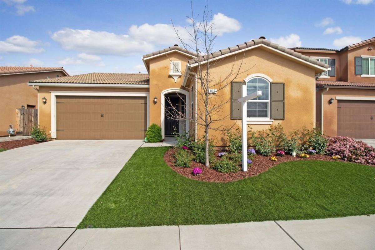 House for rent at 837 Maine Ave, Clovis, CA 93619