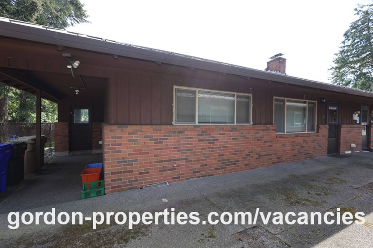 Townhouse for rent at 14832 SE Cedar Ave, Portland, OR 97267