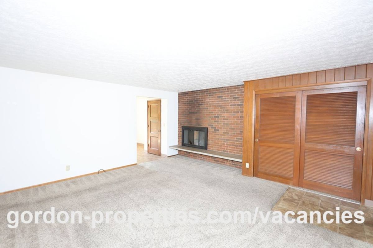 Townhouse for rent at 14832 SE Cedar Ave, Portland, OR 97267