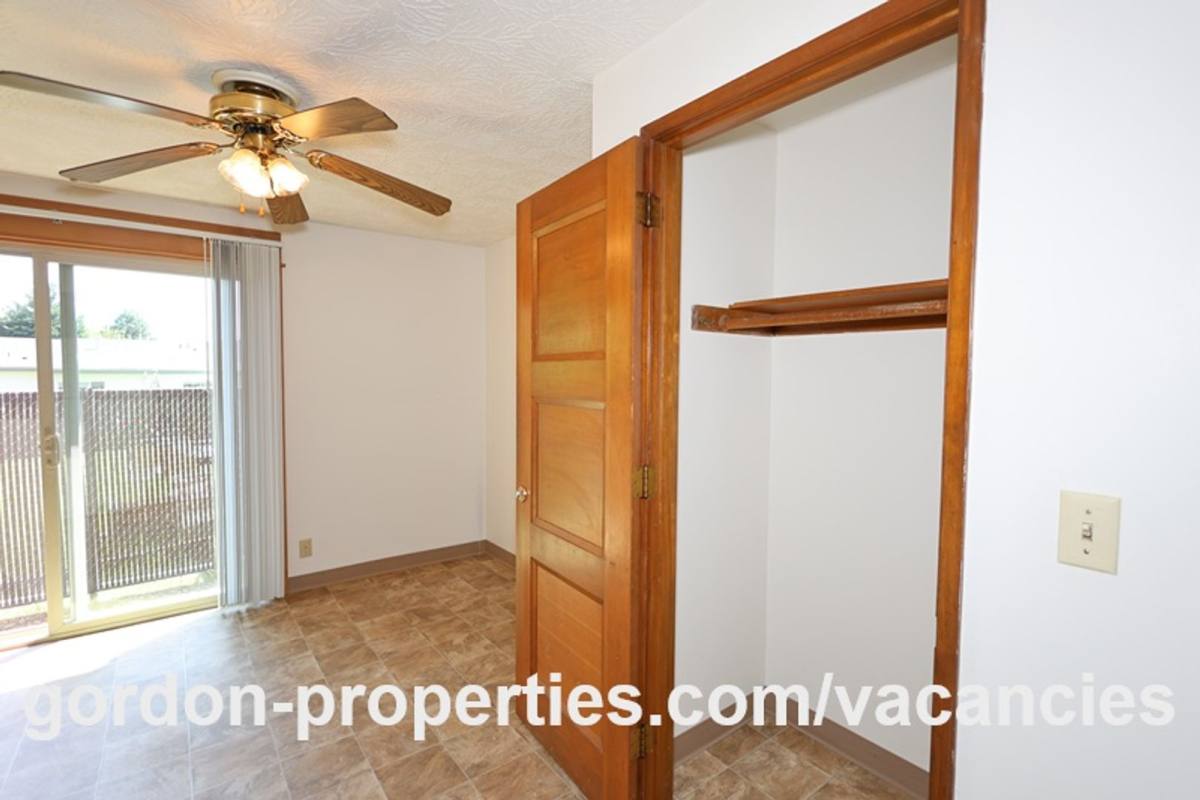 Townhouse for rent at 14832 SE Cedar Ave, Portland, OR 97267