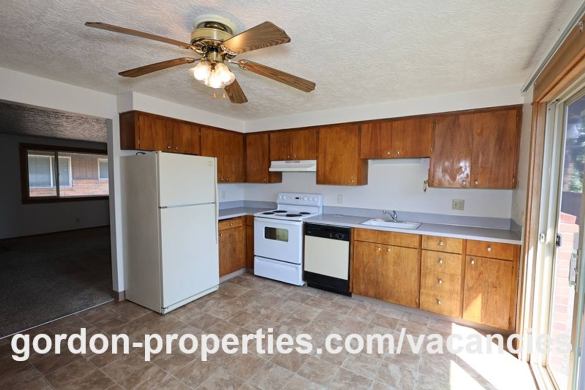 Townhouse for rent at 14832 SE Cedar Ave, Portland, OR 97267