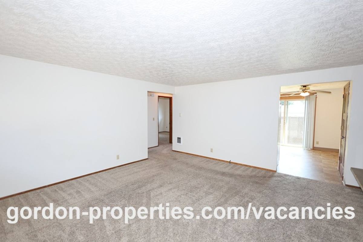 Townhouse for rent at 14832 SE Cedar Ave, Portland, OR 97267