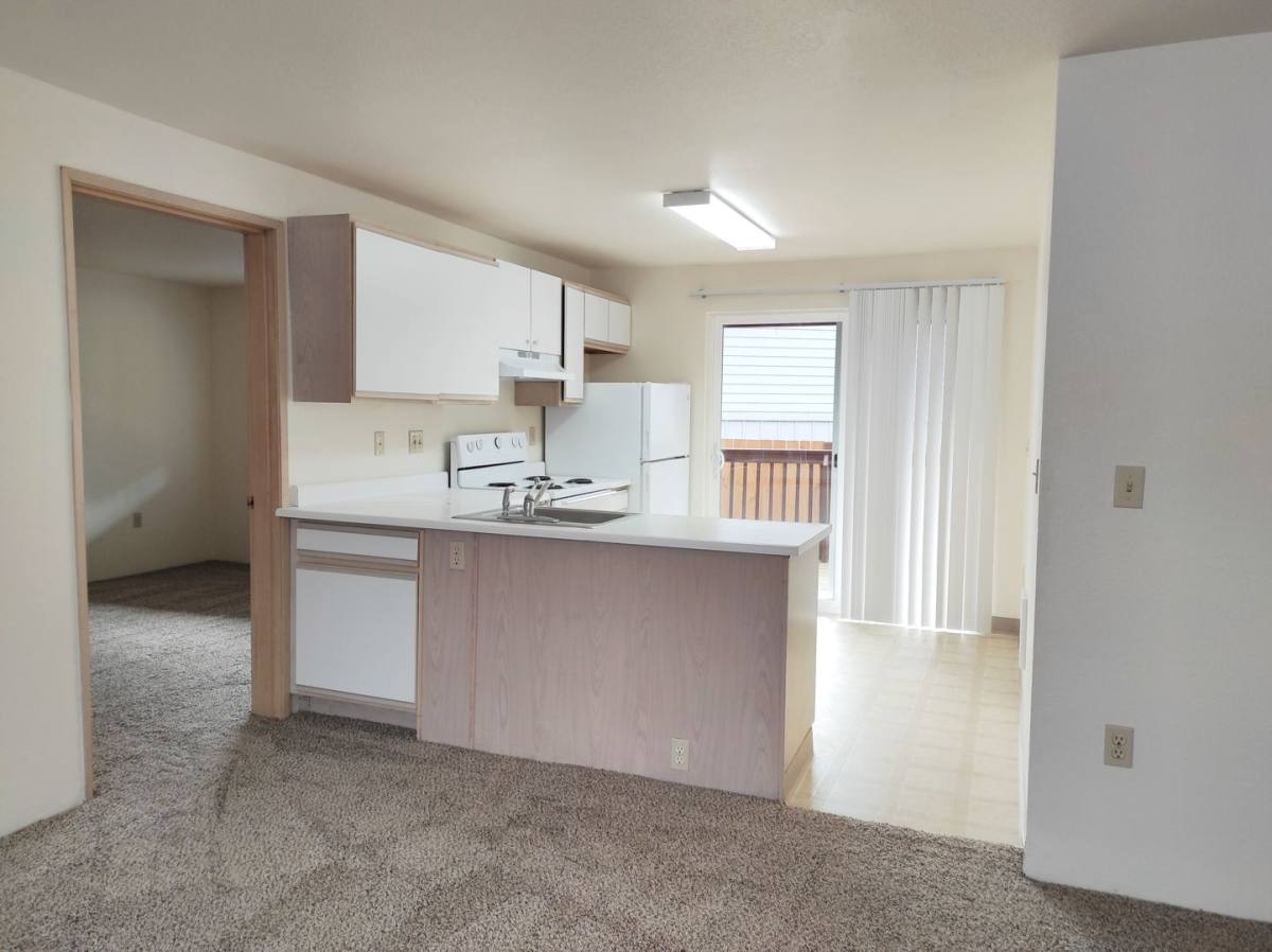 Pickett Park, 1430-1460 SW Bertha Blvd, Portland, OR 97219 - Apartment for Rent - Image 2