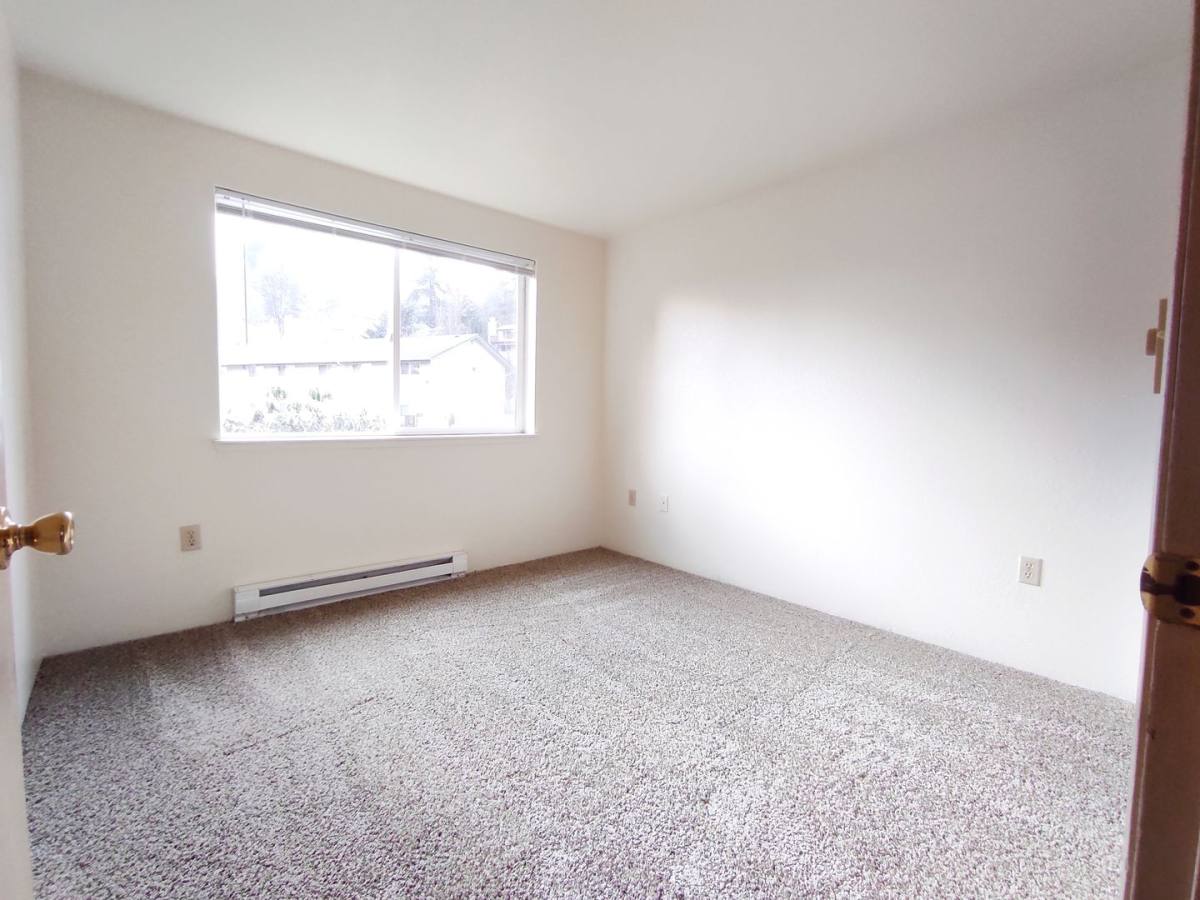 Pickett Park, 1430-1460 SW Bertha Blvd, Portland, OR 97219 - Apartment for Rent - Image 6