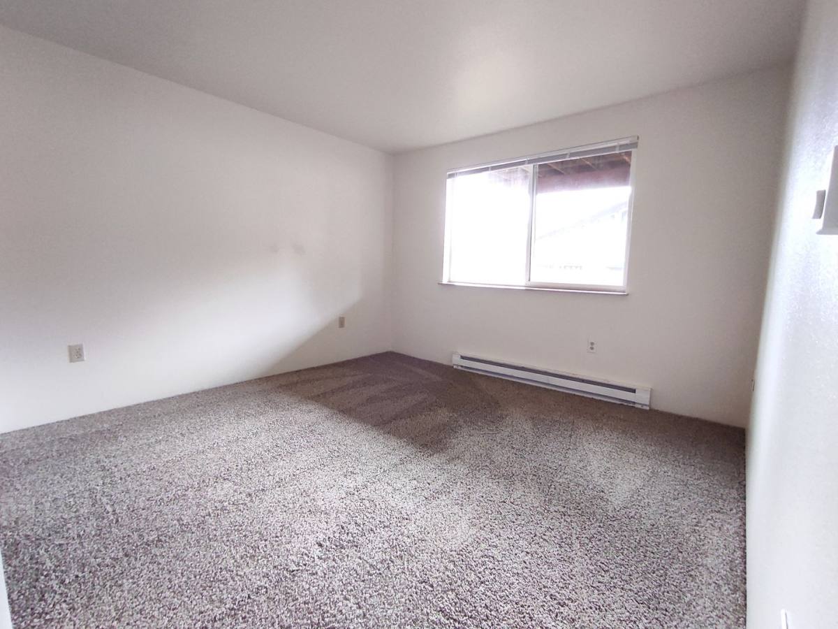 Pickett Park, 1430-1460 SW Bertha Blvd, Portland, OR 97219 - Apartment for Rent - Image 4