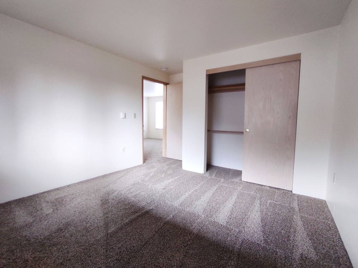 Pickett Park, 1430-1460 SW Bertha Blvd, Portland, OR 97219 - Apartment for Rent - Image 3